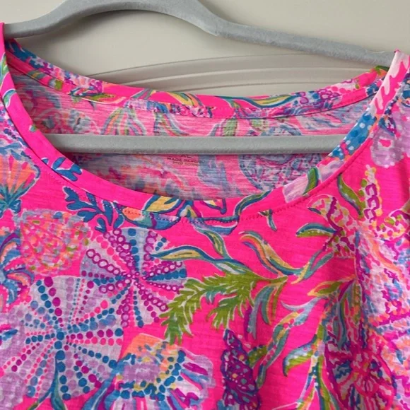 Lilly Pulitzer t shirt - Picture 2 of 3